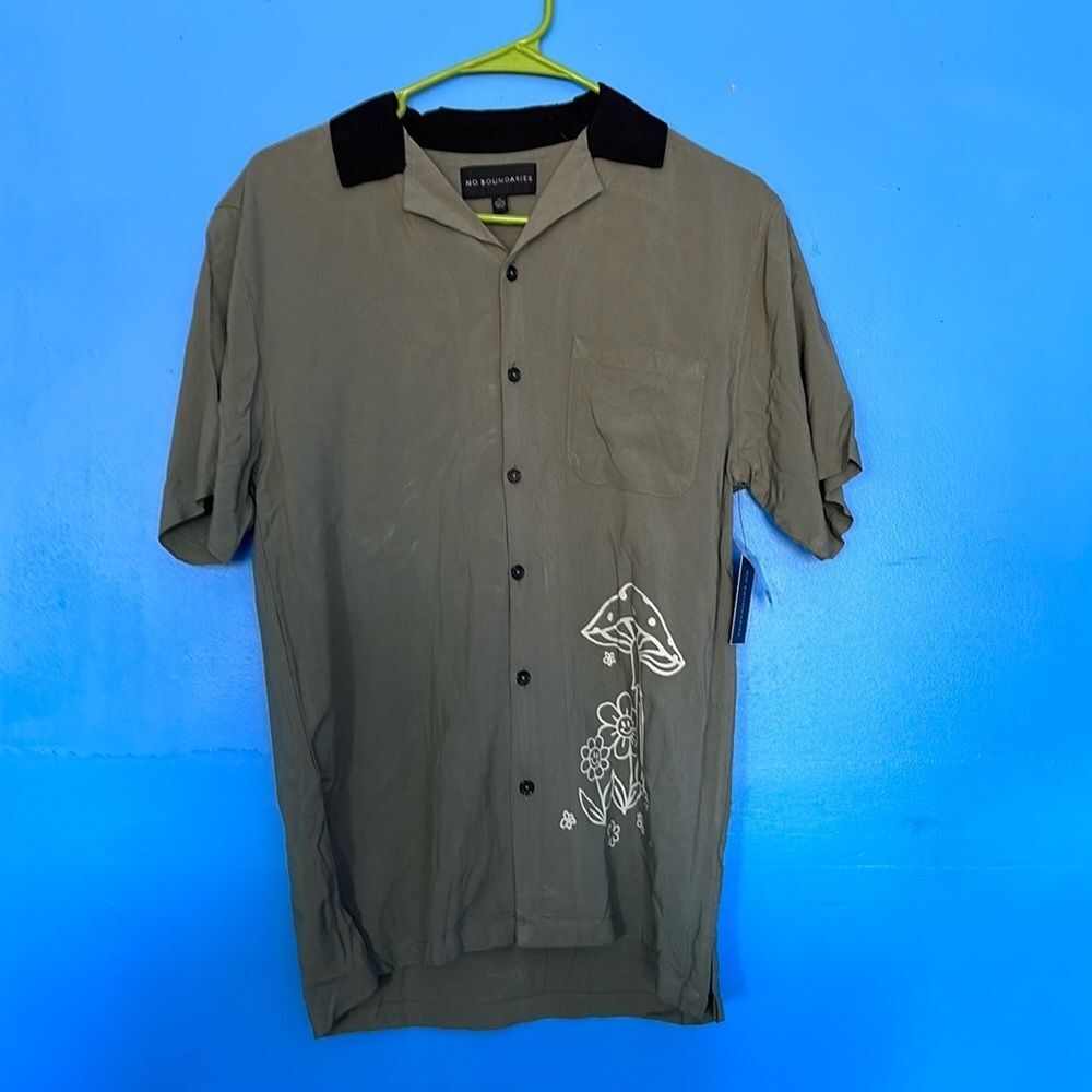 No Boundaries Olive Green Mushroom Print Bowling Style Shirt Women's Size XS